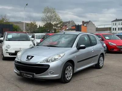 Gebraucht Peugeot 206+ Basis 75 PS (55 kW) 2010 Grau Kleinwagen
