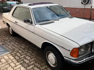 Gebraucht Mercedes 230 136 PS (100 kW) 1981 Weiß Coupé