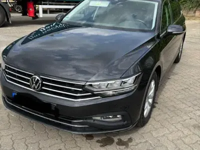Gebraucht VW Passat 150 PS (110 kW) 2021 Grau Kombi
