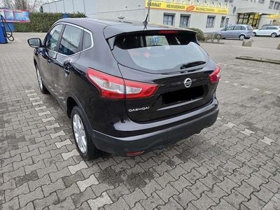 Gebraucht Nissan Qashqai N-Connecta 116 PS (85 kW) 2016 Schwarz SUV