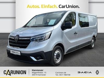 Highlandgrau Gebraucht 2024 Renault Trafic Komfort Van / Kleinbus | 36.775 € (Guter Preis)