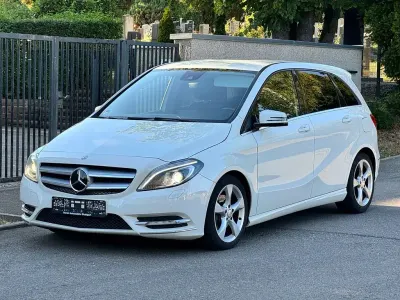 Gebraucht Mercedes B180 Sport 122 PS (89 kW) 2012 Weiß Kleinwagen