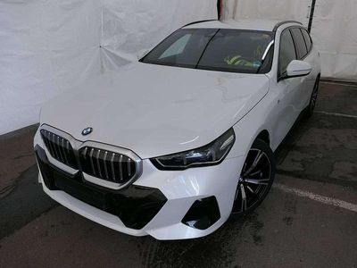 Gebraucht BMW 520 Comfort Edition 208 PS (152 kW) 2025 Mineralweiß Kombi