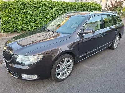 Gebraucht Skoda Superb Elegance 170 PS (125 kW) 2011 Braun Kombi