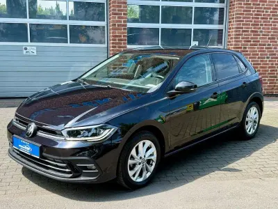 Gebraucht VW Polo Style 95 PS (69 kW) 2022 Deep black perleffekt (metallic) Kleinwagen