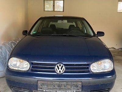 Blau Gebraucht 2002 VW Golf IV Kleinwagen | 750 € (Fairer Preis)