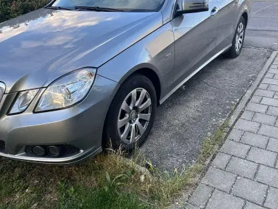 Gebraucht Mercedes E250 204 PS (150 kW) 2010 Grau Limousine