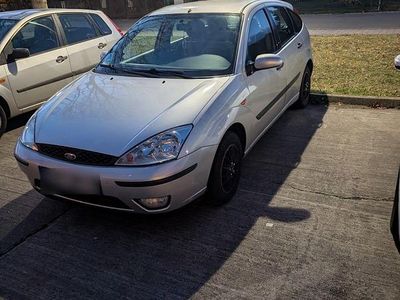 Gebraucht Ford Focus Ghia 101 PS (74 kW) 2000 Silber Limousine