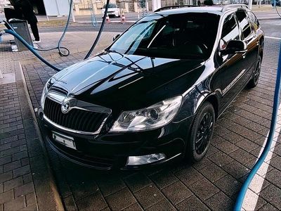 Grau Gebraucht 2013 Skoda Octavia Kombi | 3.400 € (Fairer Preis)