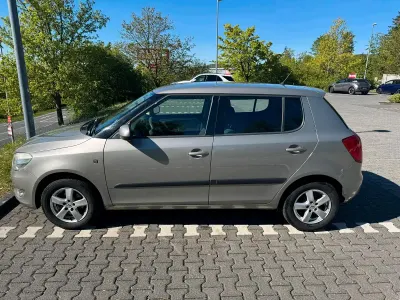 Używany Skoda Fabia 60 KM (44 kW) 2010 Szary Hatchback
