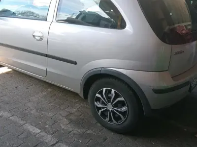 Gebraucht Opel Corsa 75 PS (55 kW) 2004 Silber Kleinwagen