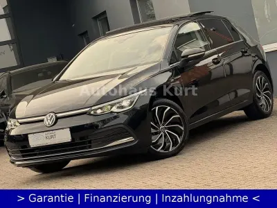 Gebraucht VW Golf VIII Style 150 PS (110 kW) 2024 Mythos black Limousine
