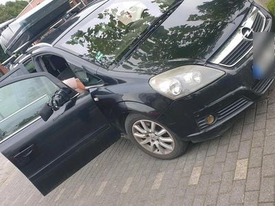 Second-hand Opel Zafira 150 CP (110 kW) 2007 Negru Monovolum