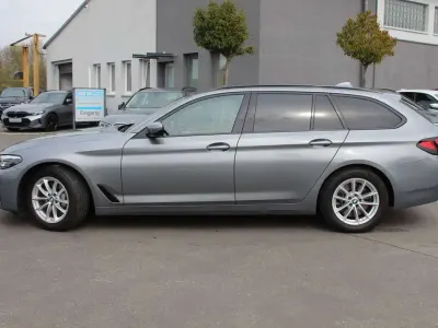 Gebraucht BMW 530 286 PS (210 kW) 2023 Skyscraper grau metallic Kombi