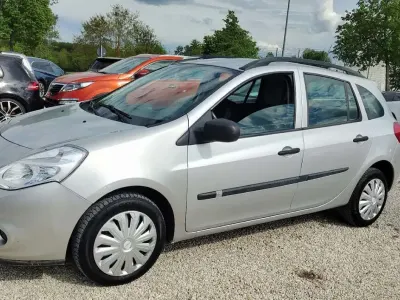 Gebraucht Renault Clio GrandTour Expression 75 PS (55 kW) 2010 Platingrau Kombi