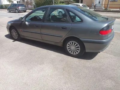 Brugt Renault Laguna 139 HK (102 kW) 1996 Grå Sedan