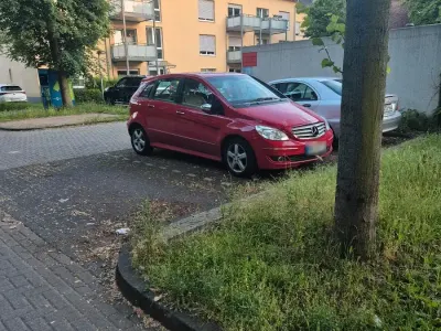 Gebraucht Mercedes B200 136 PS (100 kW) 2008 Rot Van / Kleinbus