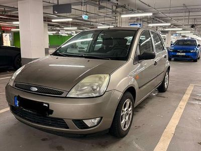 Gebraucht Ford Fiesta Ghia 75 PS (55 kW) 2002 Grau Kleinwagen