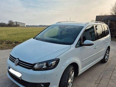 Weiß Gebraucht 2014 VW Touran Highline Van / Kleinbus | 6.899 € (Guter Preis)