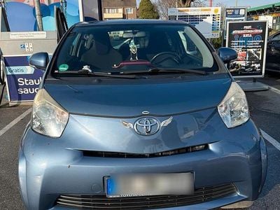 Grau Gebraucht 2011 Toyota iQ Kleinwagen | 6.700 € (Guter Preis)