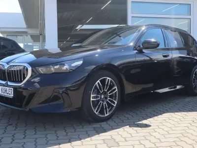 Gebraucht BMW 520 M Sport 197 PS (144 kW) 2026 Black sapphire metallic Kombi