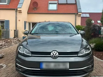 Gebraucht VW Golf VII Highline 125 PS (91 kW) 2018 Grau Limousine
