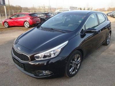 Gebraucht Kia Ceed Spirit 135 PS (99 kW) 2013 Schwarz Kleinwagen