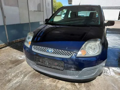 Usata Ford Fiesta 60 CV (44 kW) 2002 Blu Utilitaria
