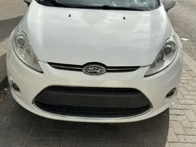Gebraucht Ford Fiesta Trend 82 PS (60 kW) 2012 Weiß Limousine