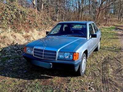 Gebraucht Mercedes 190 72 PS (52 kW) 1987 Grau Limousine