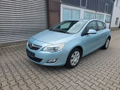 Gebraucht Opel Astra Selection 87 PS (63 kW) 2010 Blau Limousine