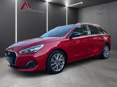 Gebraucht Hyundai i30 Passion Plus 140 PS (102 kW) 2018 Rot Limousine