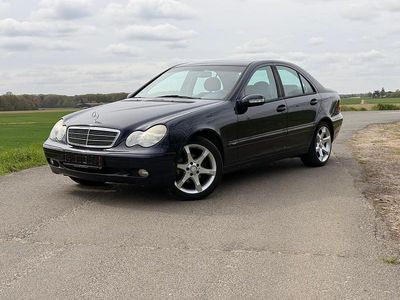 Second-hand Mercedes C200 115 CP (84 kW) 2002 Albastru Berlinǎ