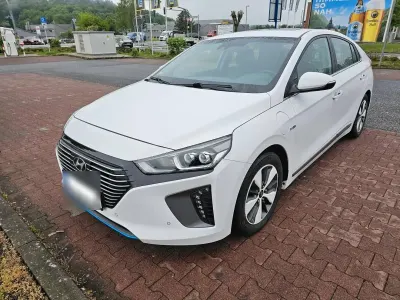 Gebraucht Hyundai Ioniq Premium 141 PS (103 kW) 2017 Weiß Kleinwagen