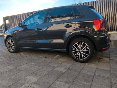 Usado VW Polo Allstar 60 HP (44 kW) 2017 Cinzento Citadino