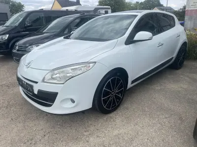 Gebraucht Renault Mégane III Night&Day 131 PS (96 kW) 2010 Weiß Limousine