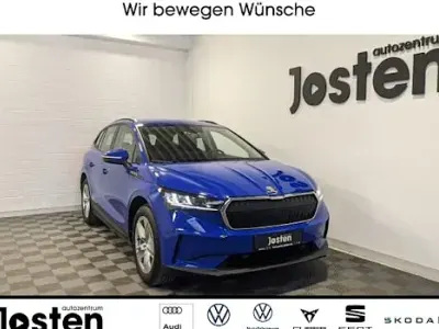 Second-hand Skoda Enyaq iV Loft 108 kW (148 CP) 2023 Albastru SUV
