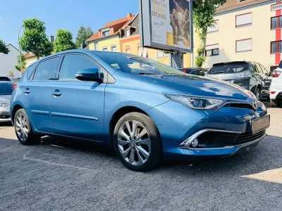 Gebraucht Toyota Auris Executive 116 PS (85 kW) 2015 Blau Limousine