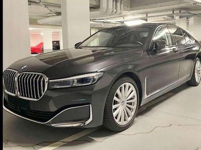 Gebraucht BMW 750 530 PS (389 kW) 2019 Grau Limousine