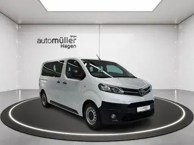 Second-hand Toyota Proace Comfort 144 CP (105 kW) 2023 Alb Monovolum