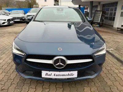 Gebraucht Mercedes CLA180 116 PS (85 kW) 2021 Blau Limousine