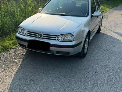 Silber Gebraucht 2002 VW Golf IV Kleinwagen | 2.000 € (Fairer Preis)
