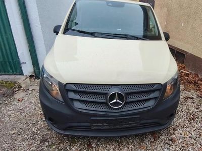 Rot Gebraucht 2018 Mercedes Vito Van | 10.999 €
