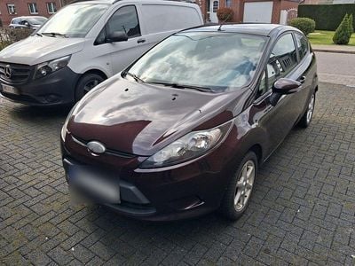 Usata Ford Fiesta Trend 82 CV (60 kW) 2009 Rosso Utilitaria