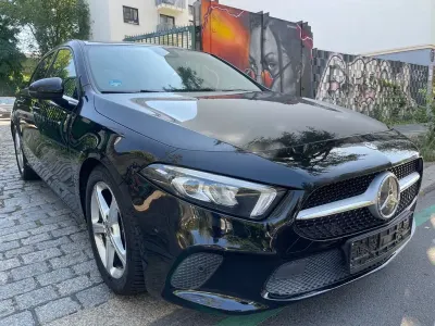 Gebraucht Mercedes A180 116 PS (85 kW) 2018 Schwarz Limousine
