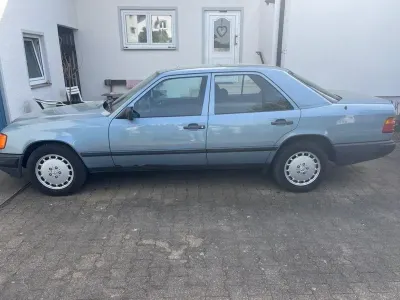 Gebraucht Mercedes 230 132 PS (97 kW) 1988 Blau Limousine