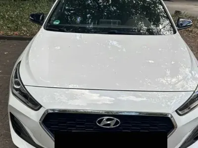 Gebraucht Hyundai i30 Style 140 PS (102 kW) 2019 Weiß Limousine