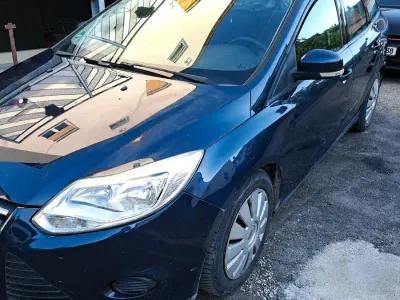 Gebraucht Ford Focus 105 PS (77 kW) 2013 Blau Kombi