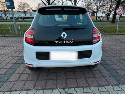 Second-hand Renault Twingo 70 CP (51 kW) 2015 Alb Hatchback