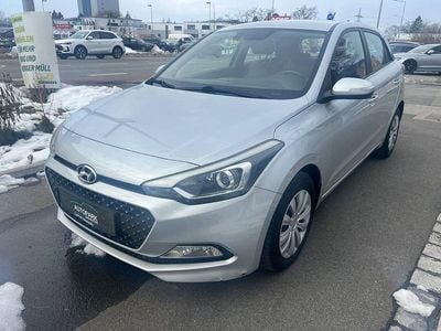 Silber Gebraucht 2015 Hyundai i20 Intro Edition Kleinwagen | 6.900 € (Guter Preis)